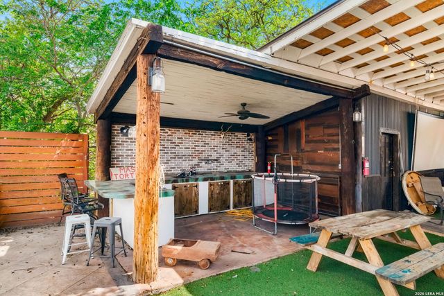 1211 guadalupe, San Antonio, TX 78207
