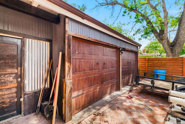 1211 guadalupe, San Antonio, TX 78207
