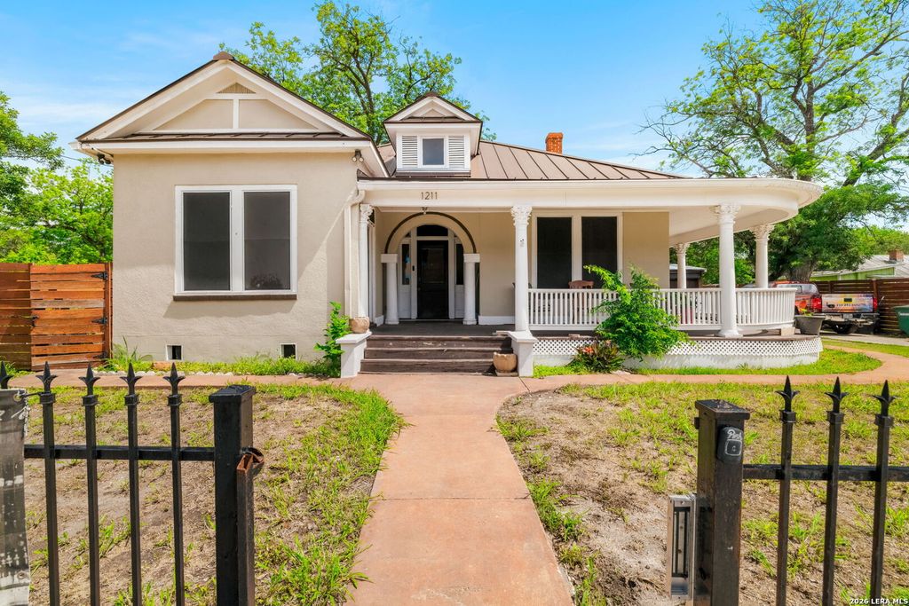 1211 guadalupe, San Antonio, TX 78207