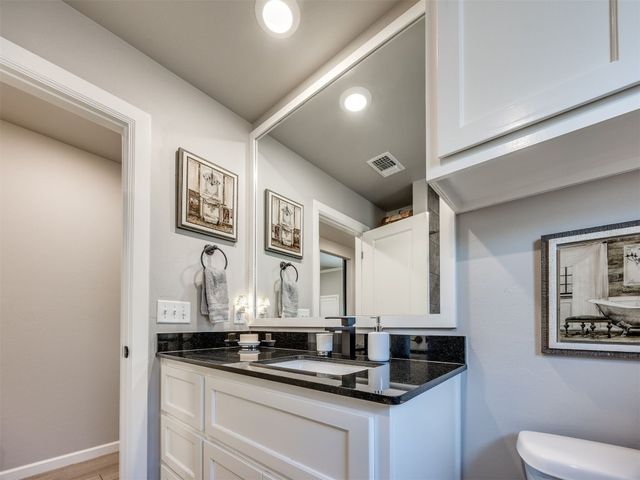 5513 Carmel Creek Drive, Mustang, OK 73064