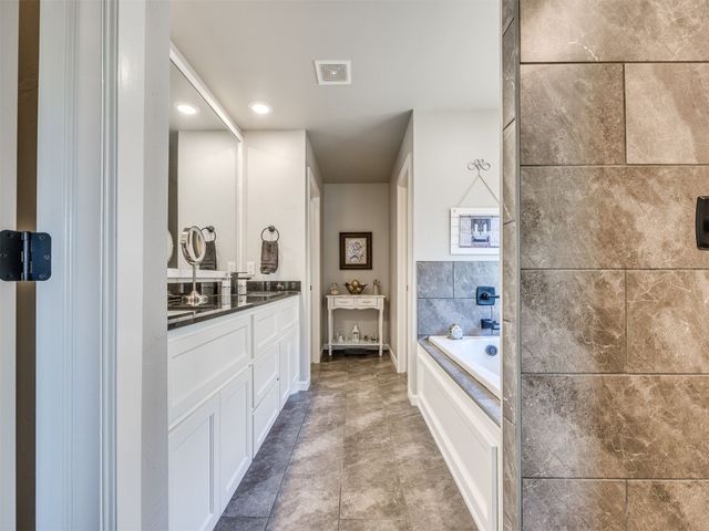 5513 Carmel Creek Drive, Mustang, OK 73064