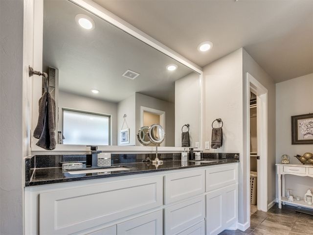 5513 Carmel Creek Drive, Mustang, OK 73064