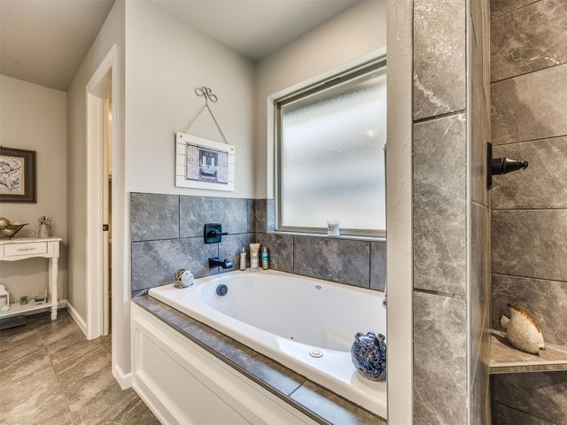 5513 Carmel Creek Drive, Mustang, OK 73064