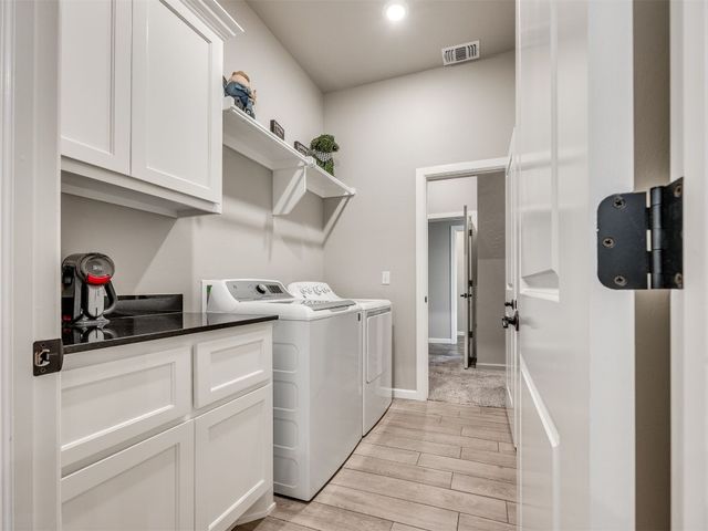 5513 Carmel Creek Drive, Mustang, OK 73064