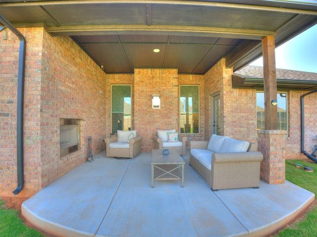 5513 Carmel Creek Drive, Mustang, OK 73064