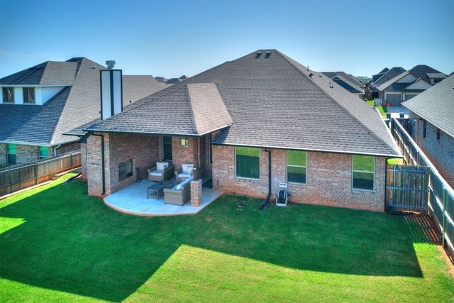 5513 Carmel Creek Drive, Mustang, OK 73064