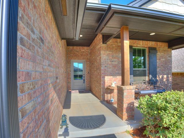 5513 Carmel Creek Drive, Mustang, OK 73064