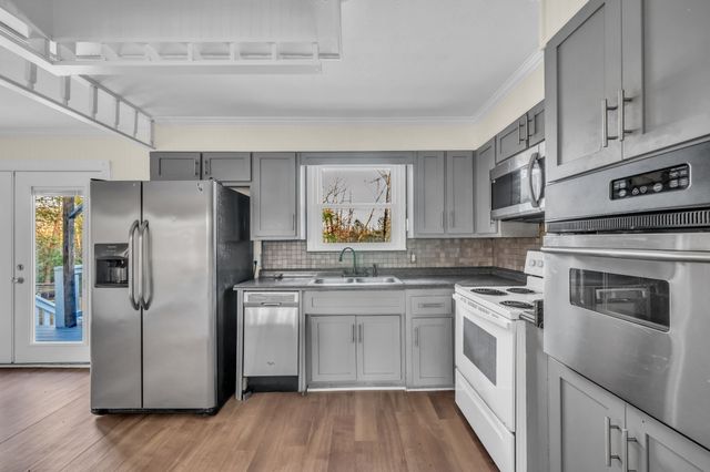 120 Robin Hood Road, Dickson, TN 37055