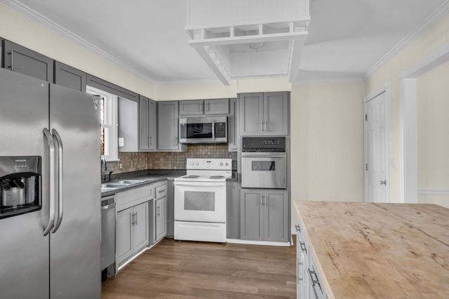 120 Robin Hood Road, Dickson, TN 37055