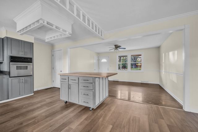 120 Robin Hood Road, Dickson, TN 37055