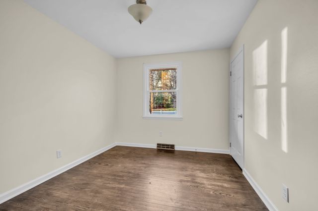 120 Robin Hood Road, Dickson, TN 37055