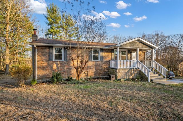 120 Robin Hood Road, Dickson, TN 37055