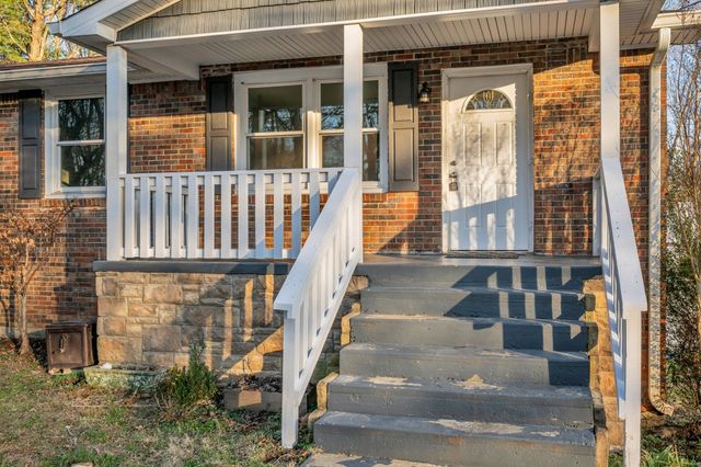 120 Robin Hood Road, Dickson, TN 37055