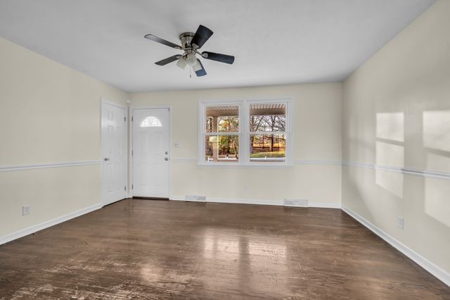 120 Robin Hood Road, Dickson, TN 37055