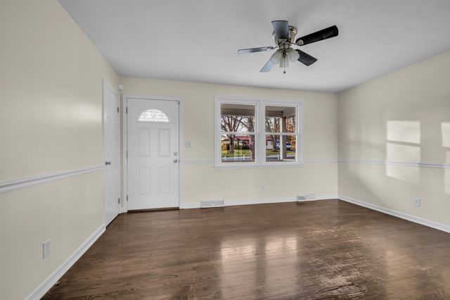 120 Robin Hood Road, Dickson, TN 37055