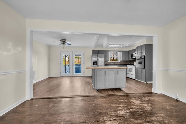 120 Robin Hood Road, Dickson, TN 37055