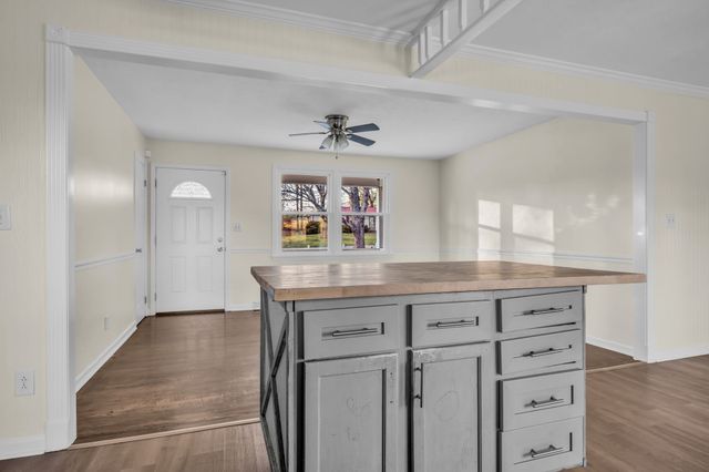 120 Robin Hood Road, Dickson, TN 37055