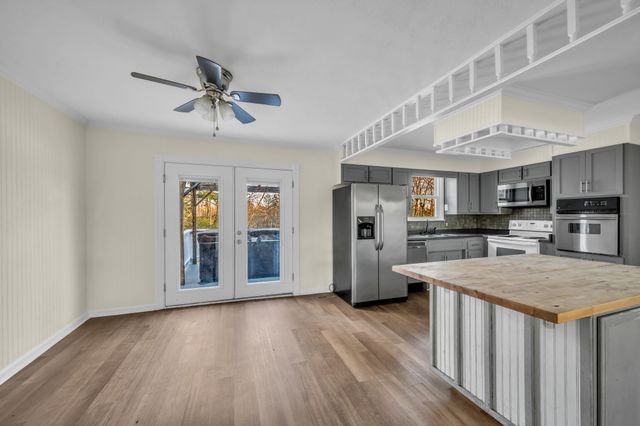 120 Robin Hood Road, Dickson, TN 37055