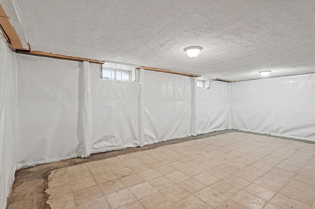 273 S Dellrose, Wichita, KS 67218
