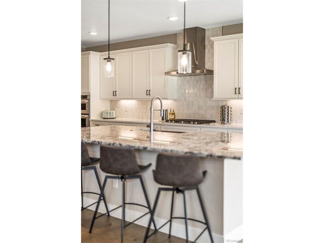2125 S Poppy St, Lakewood, CO 80228