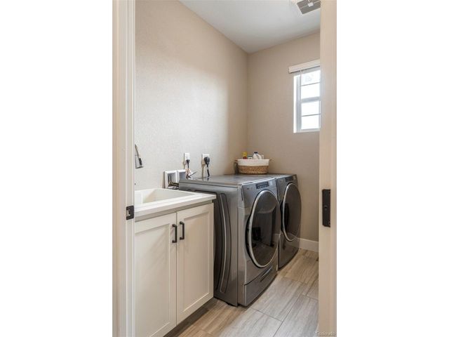 2125 S Poppy St, Lakewood, CO 80228