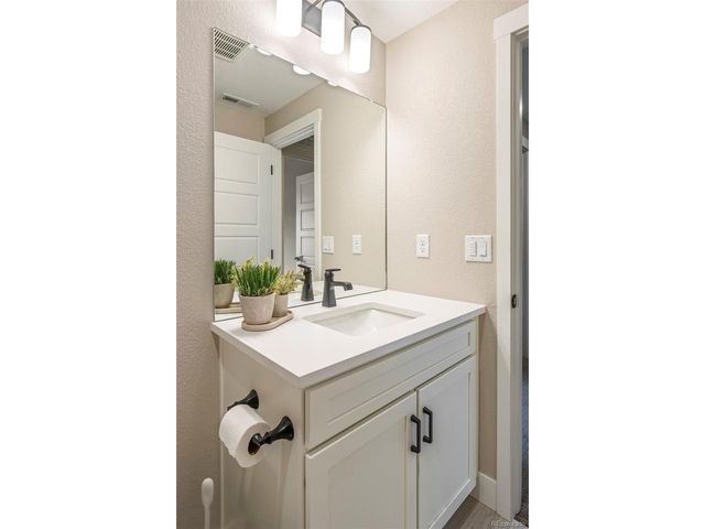 2125 S Poppy St, Lakewood, CO 80228