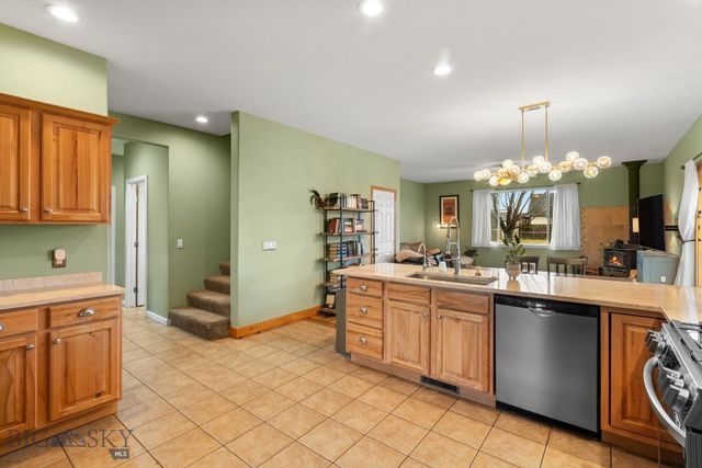 102 W Tobiano Trail, Belgrade, MT 59714