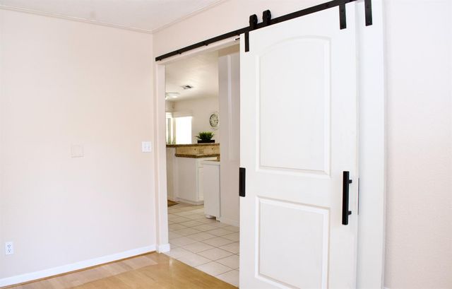 2333 E Omaha Avenue, Fresno, CA 93720