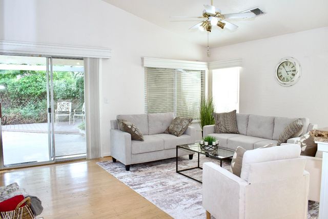 2333 E Omaha Avenue, Fresno, CA 93720