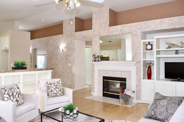 2333 E Omaha Avenue, Fresno, CA 93720