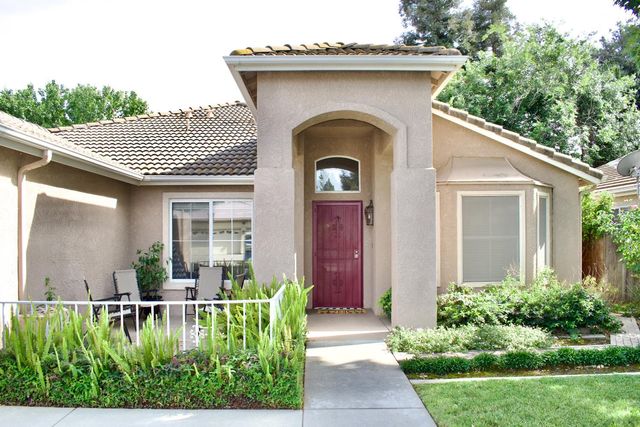 2333 E Omaha Avenue, Fresno, CA 93720