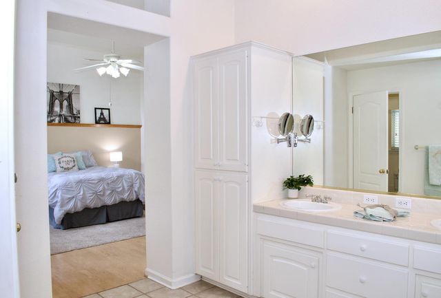 2333 E Omaha Avenue, Fresno, CA 93720