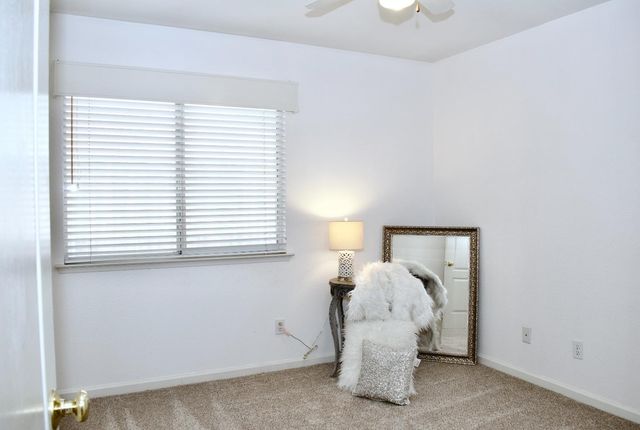 2333 E Omaha Avenue, Fresno, CA 93720