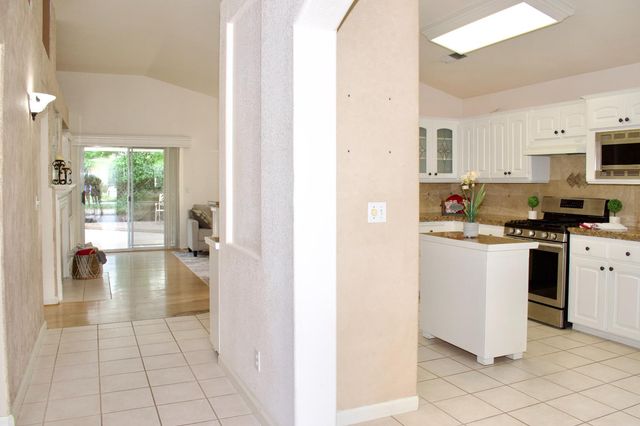 2333 E Omaha Avenue, Fresno, CA 93720