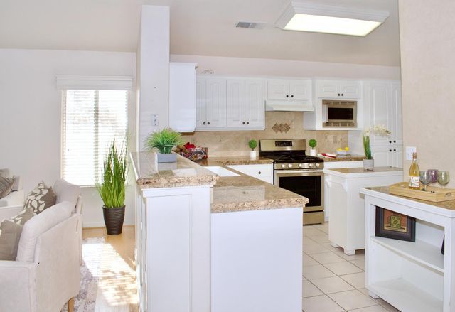 2333 E Omaha Avenue, Fresno, CA 93720