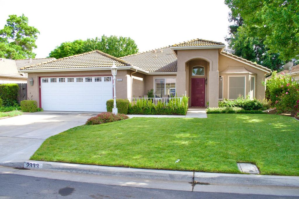 2333 E Omaha Avenue, Fresno, CA 93720