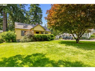 592 9TH St, Lake Oswego, OR 97034