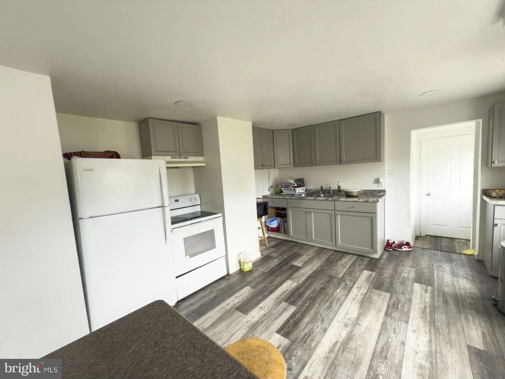 952 W MAIN ST, New Holland, PA 17557
