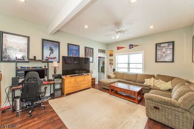 7 Oakwood Trl, Kinnelon Boro, NJ 07405