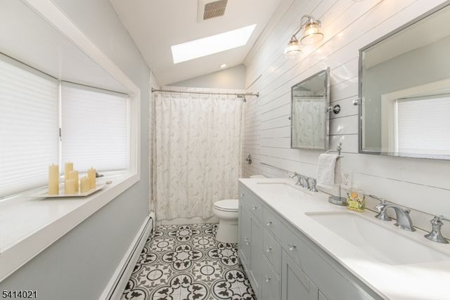 7 Oakwood Trl, Kinnelon Boro, NJ 07405