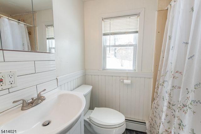 7 Oakwood Trl, Kinnelon Boro, NJ 07405