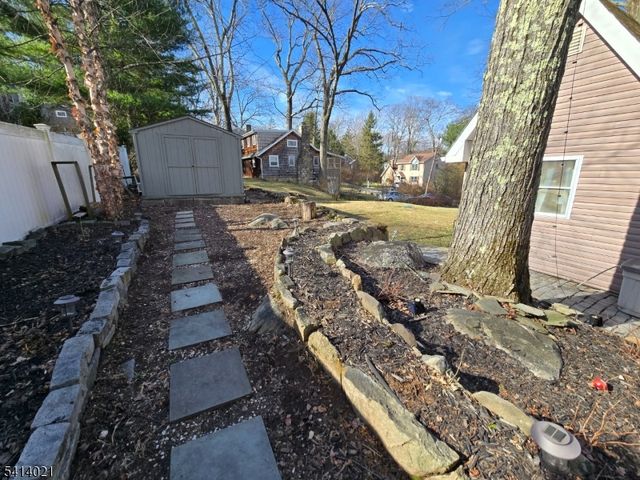 7 Oakwood Trl, Kinnelon Boro, NJ 07405