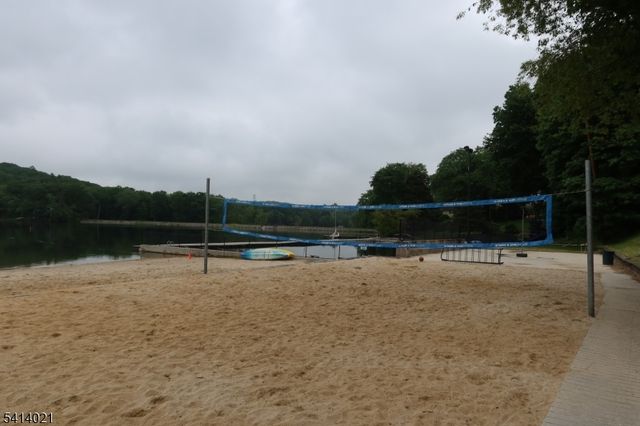 7 Oakwood Trl, Kinnelon Boro, NJ 07405