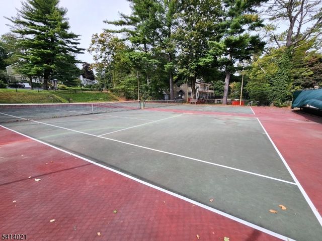 7 Oakwood Trl, Kinnelon Boro, NJ 07405