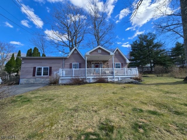 7 Oakwood Trl, Kinnelon Boro, NJ 07405