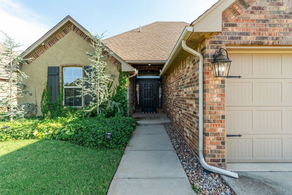 2816 NW 171st Street, Edmond, OK 73012