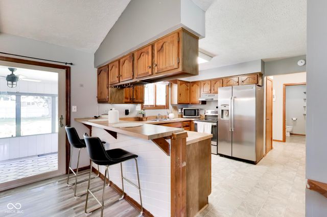 6768 W Brier Creek Drive, New Palestine, IN 46163