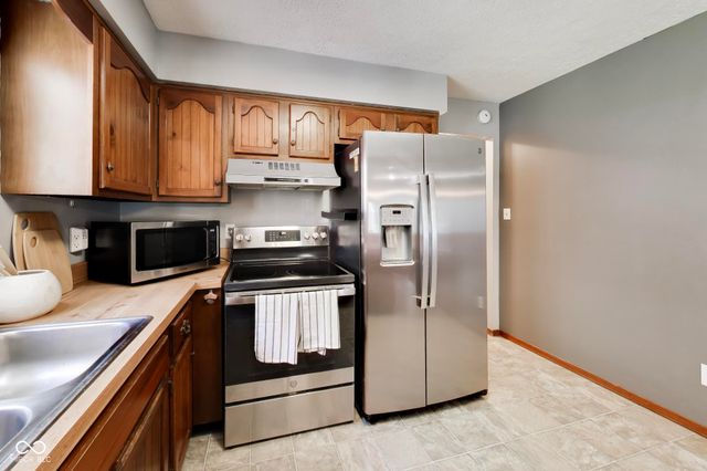 6768 W Brier Creek Drive, New Palestine, IN 46163