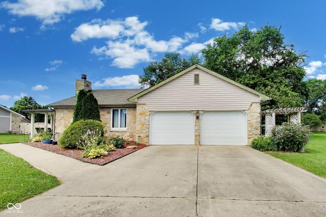 6768 W Brier Creek Drive, New Palestine, IN 46163
