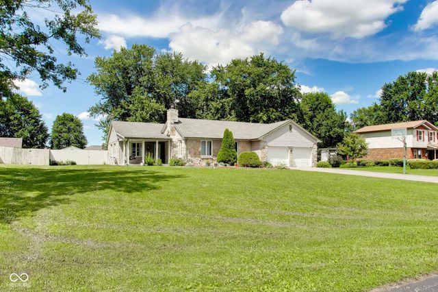 6768 W Brier Creek Drive, New Palestine, IN 46163